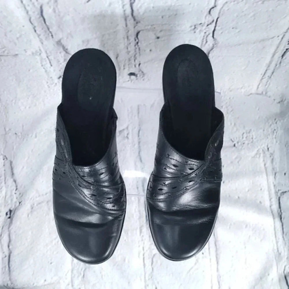 Clarks Bendable Womens Sz 9 Slip On Clogs Mules Black Leather Monochrome Classic - Picture 4 of 10